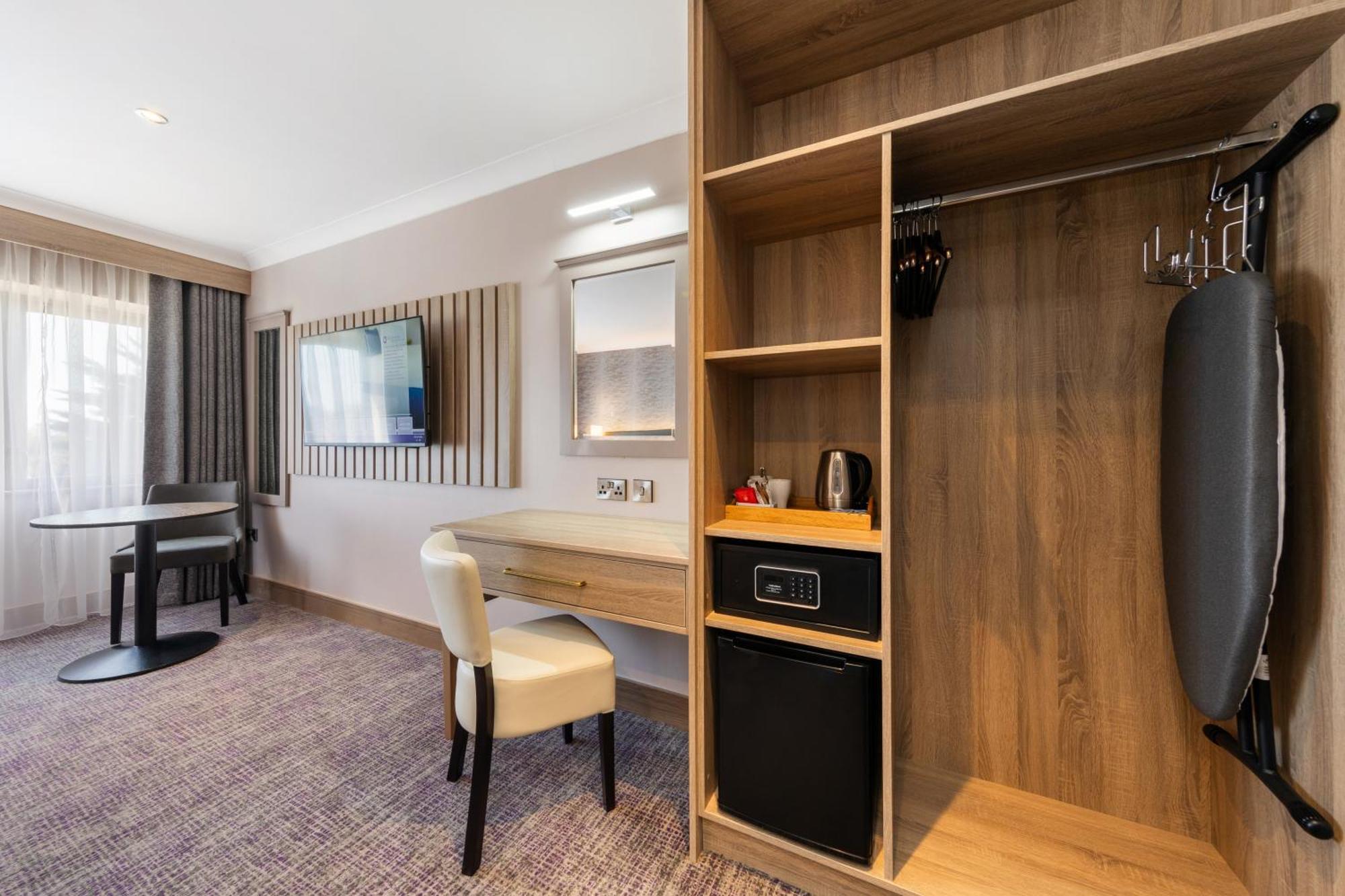 Rochestown 3* Dun Laoghaire