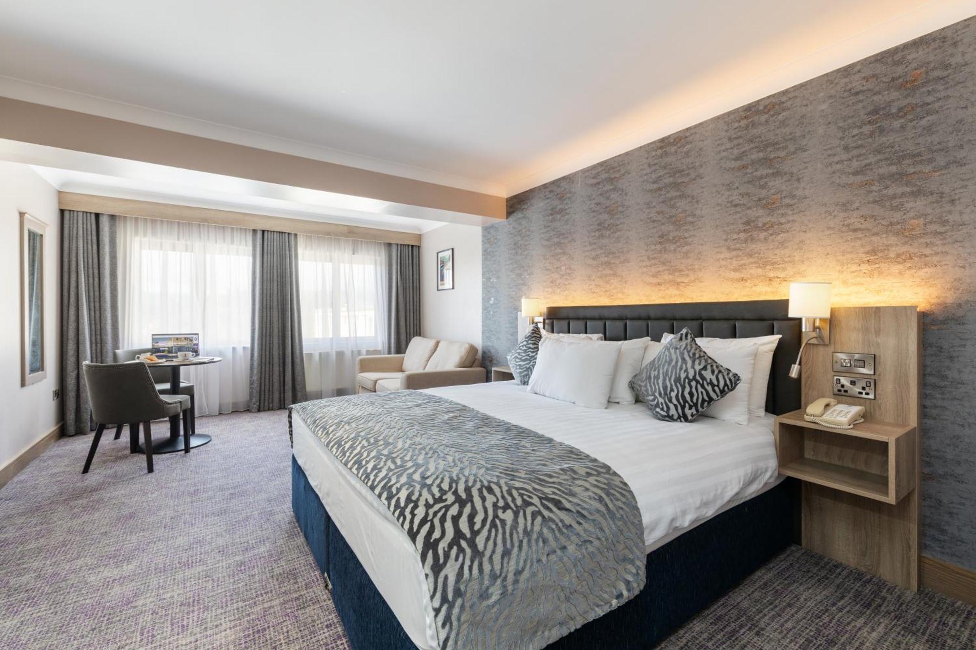 Rochestown Hotel
