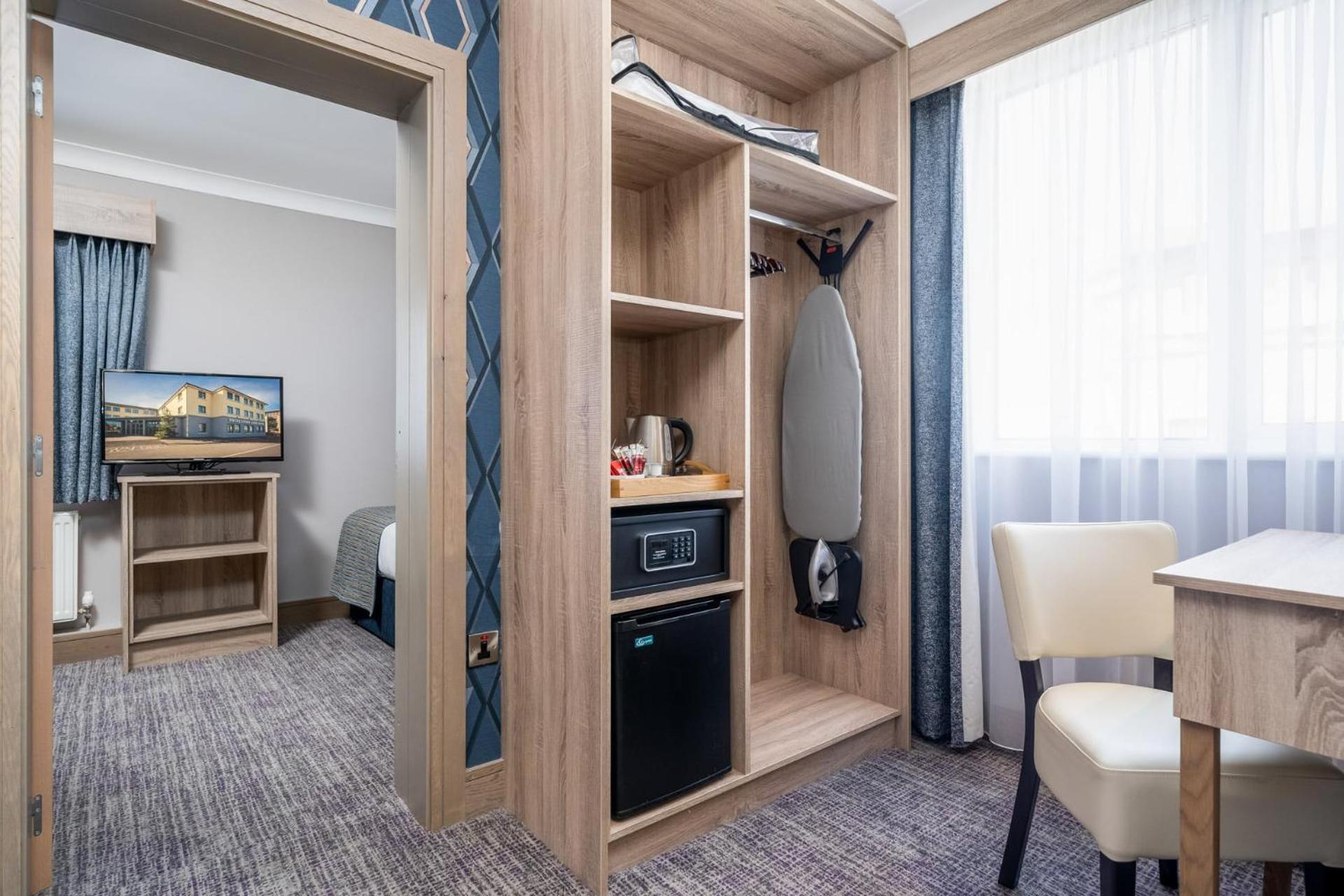 Rochestown Hotel 3*
